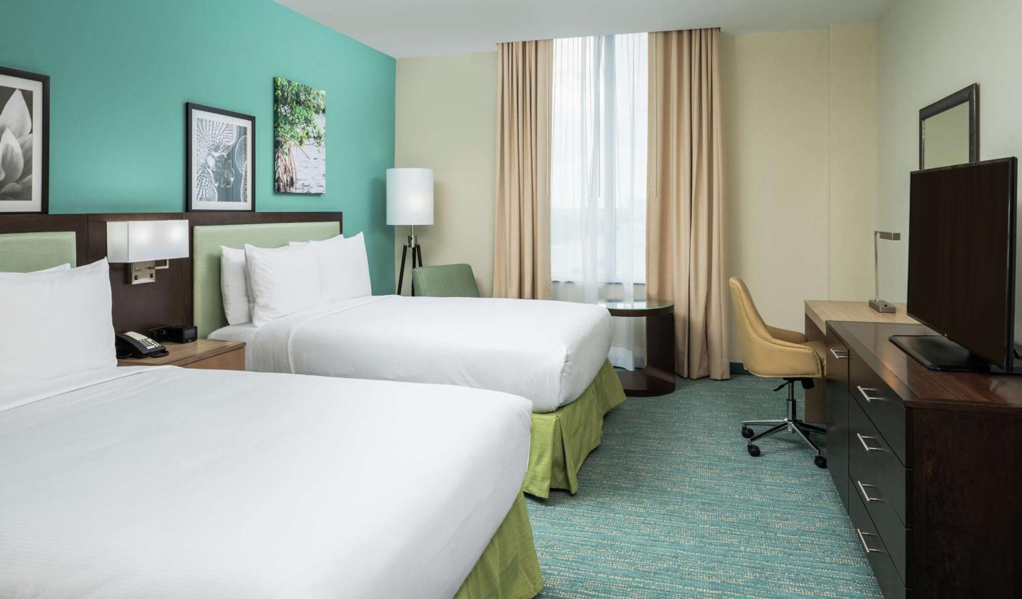 Queen Room Two Queen Beds Tub Mobility Hearing Access