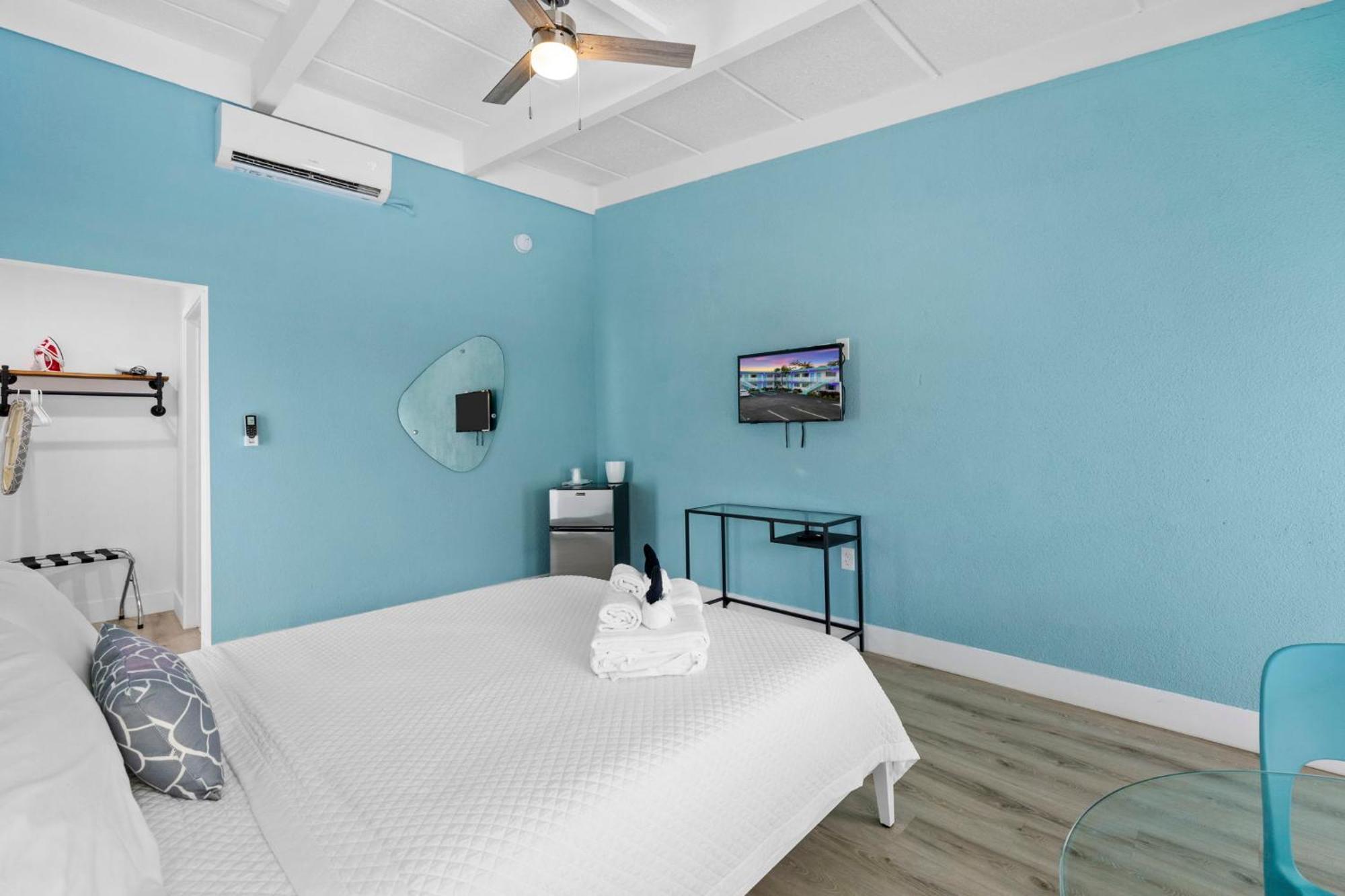 Queen Room Pool View