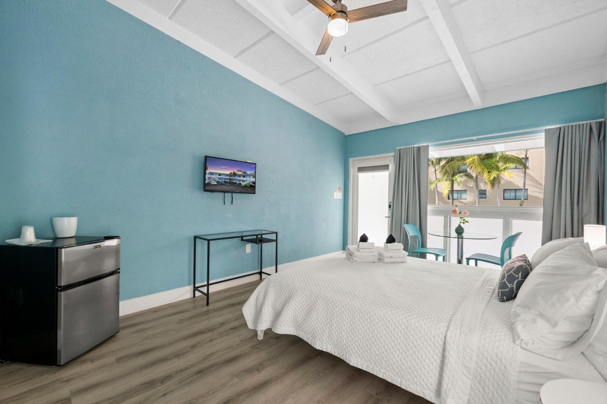 Queen Room Pool View