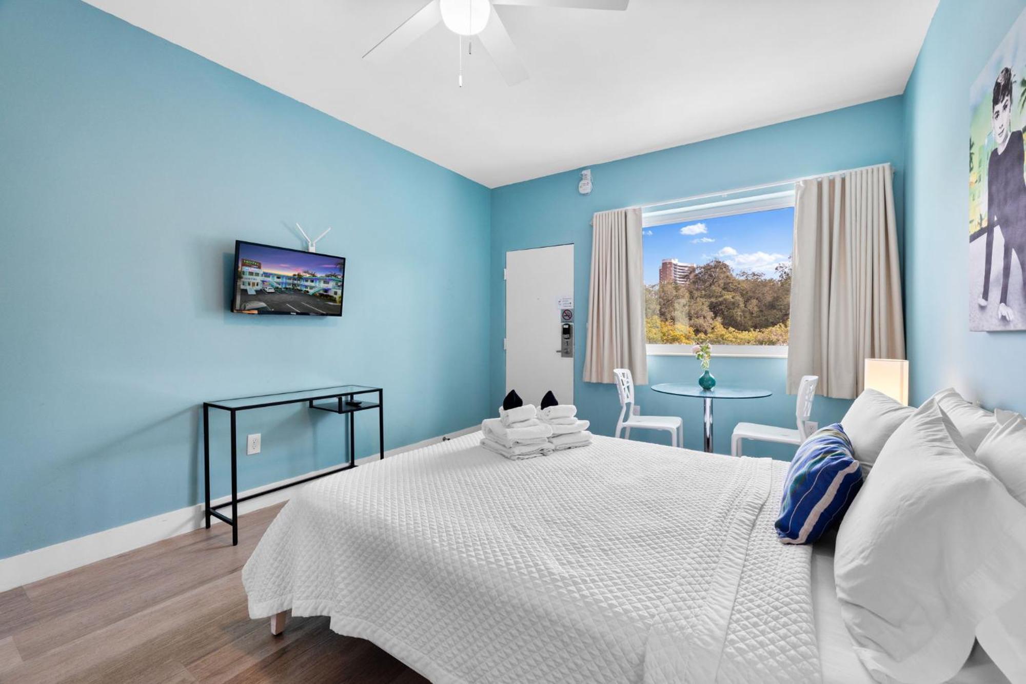 Standard Queen Room