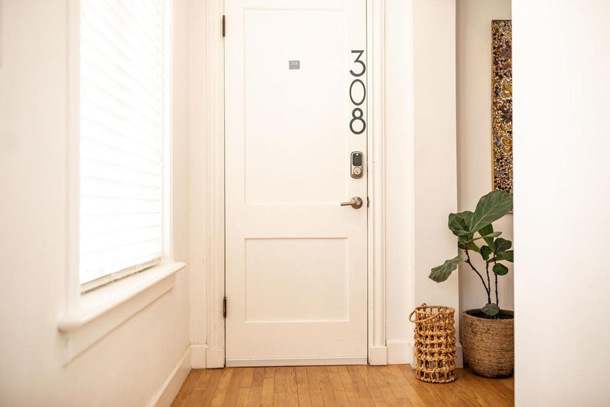 Deluxe Studio
