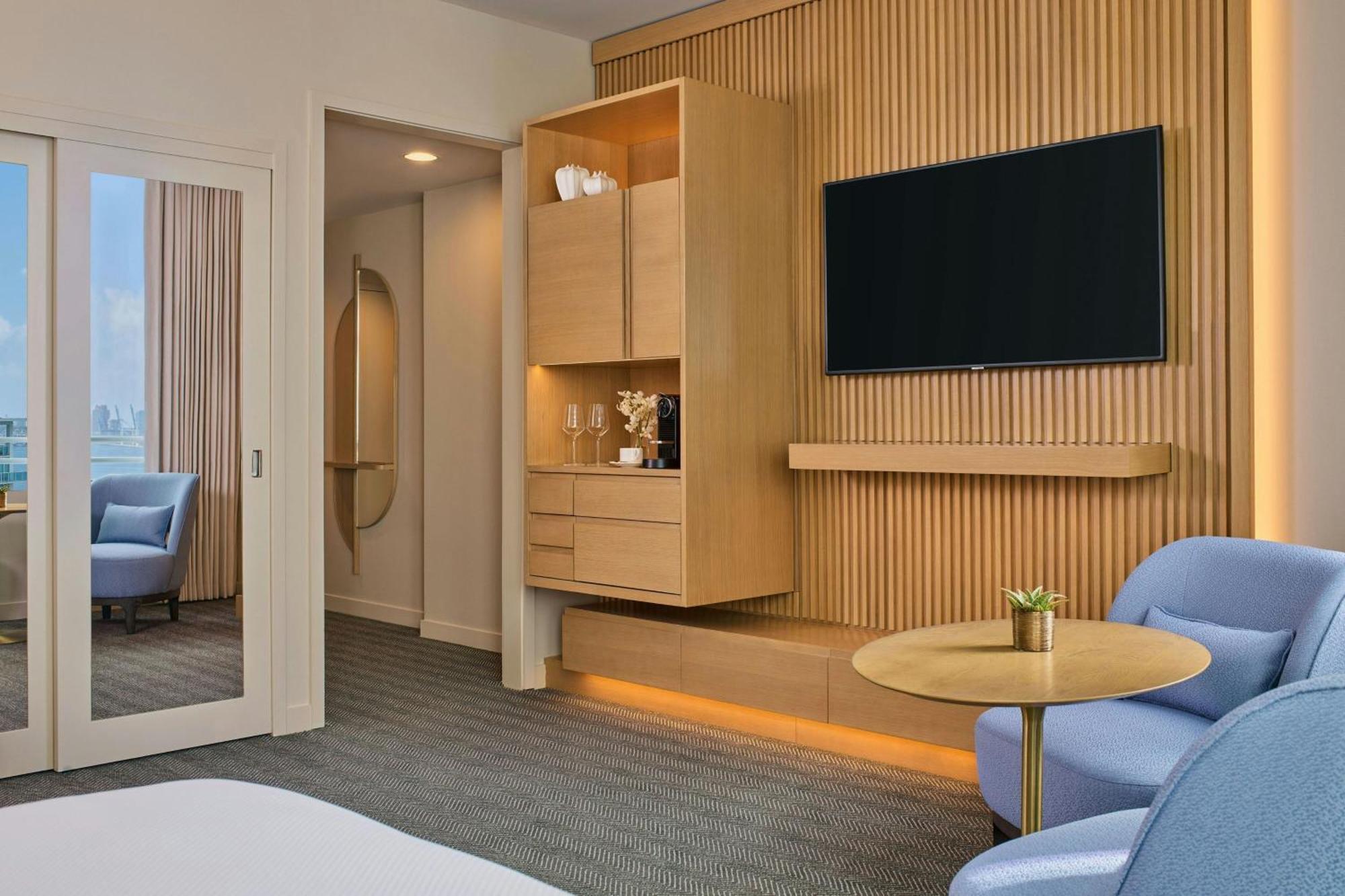 Deluxe Queen Room Bay View
