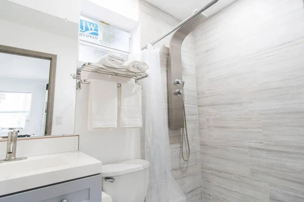 Modern Studio In Heart Of Miami-1