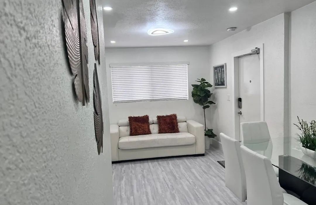 Stylish 2 Bedrooms Apartment By Miami International Airport-1