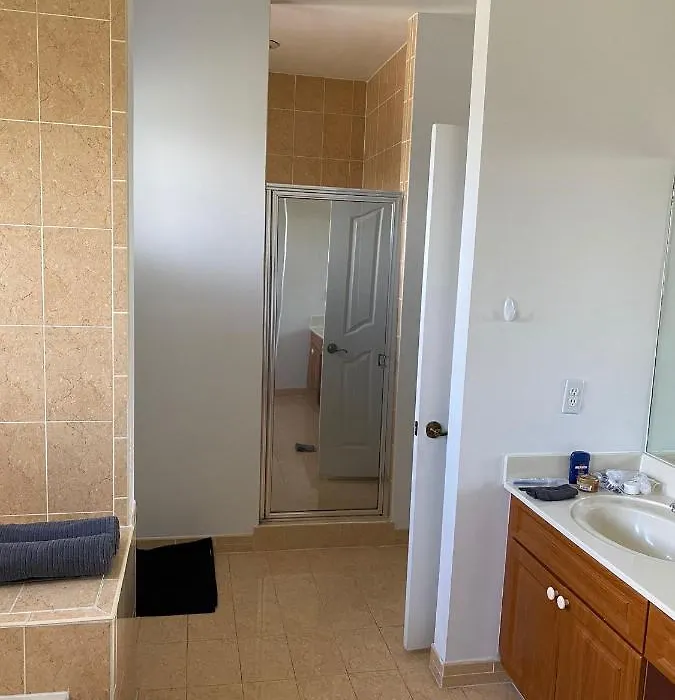 Spacious House, Heated Pool, Private Garden.-1