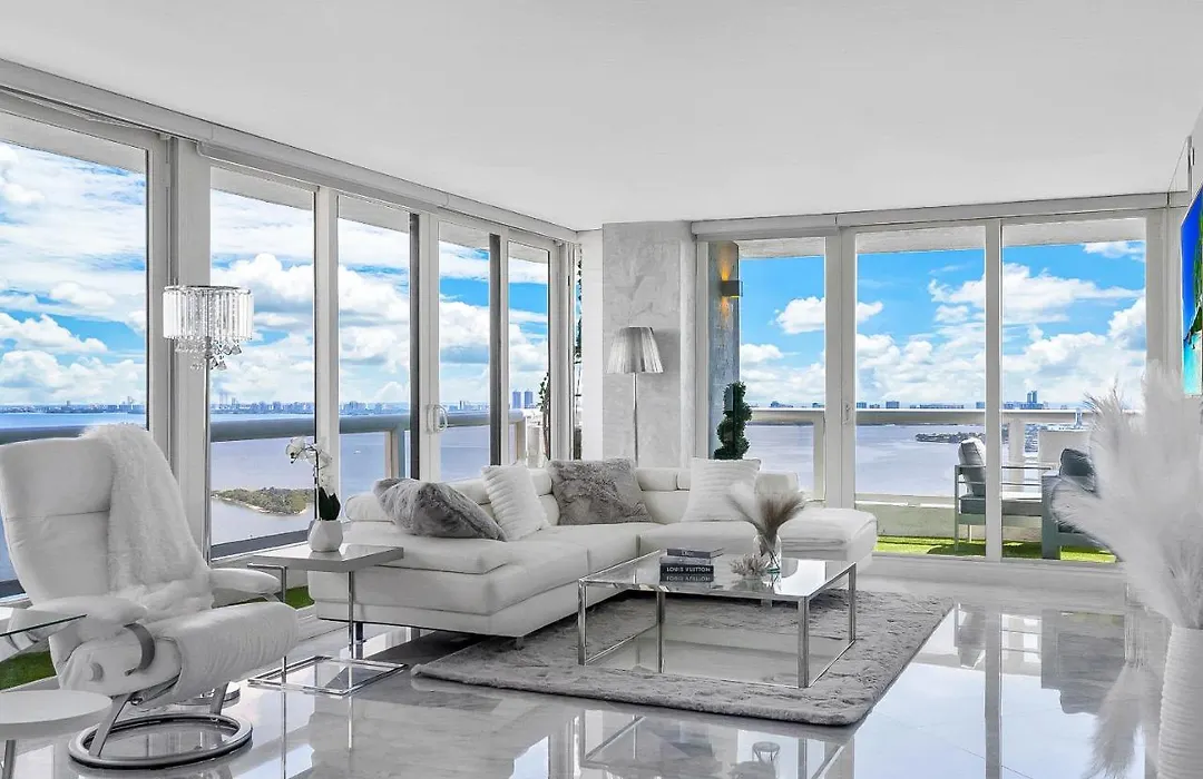 Incredible Waterfront Penthouse With Bay View-1