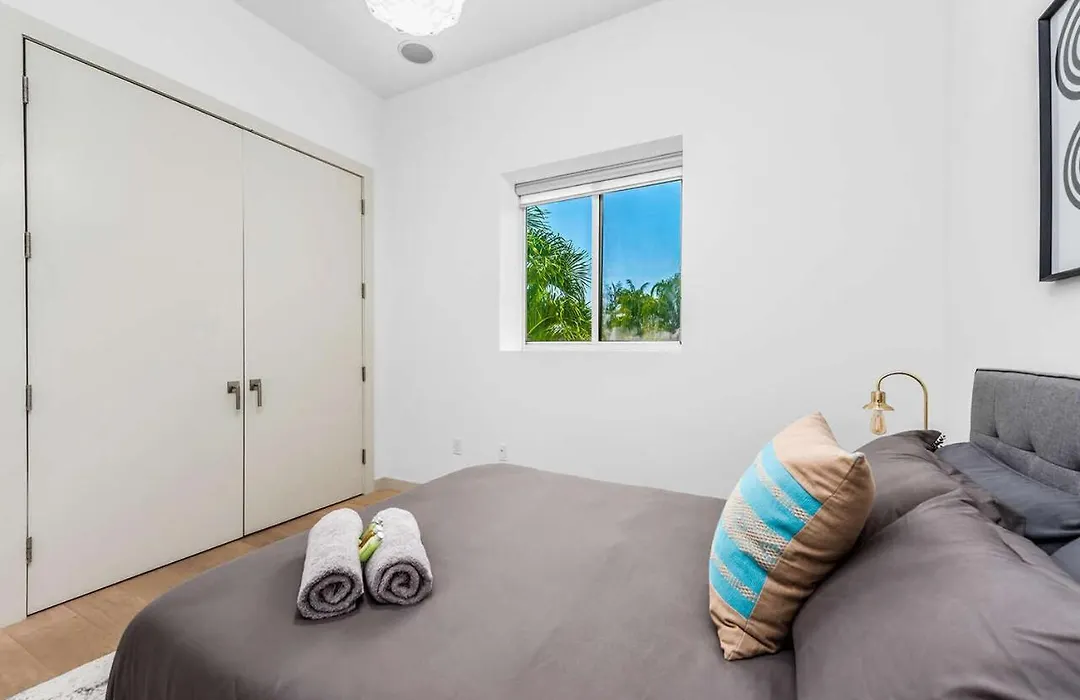 Exotic 5 Bedroom Villa In South Miami-1