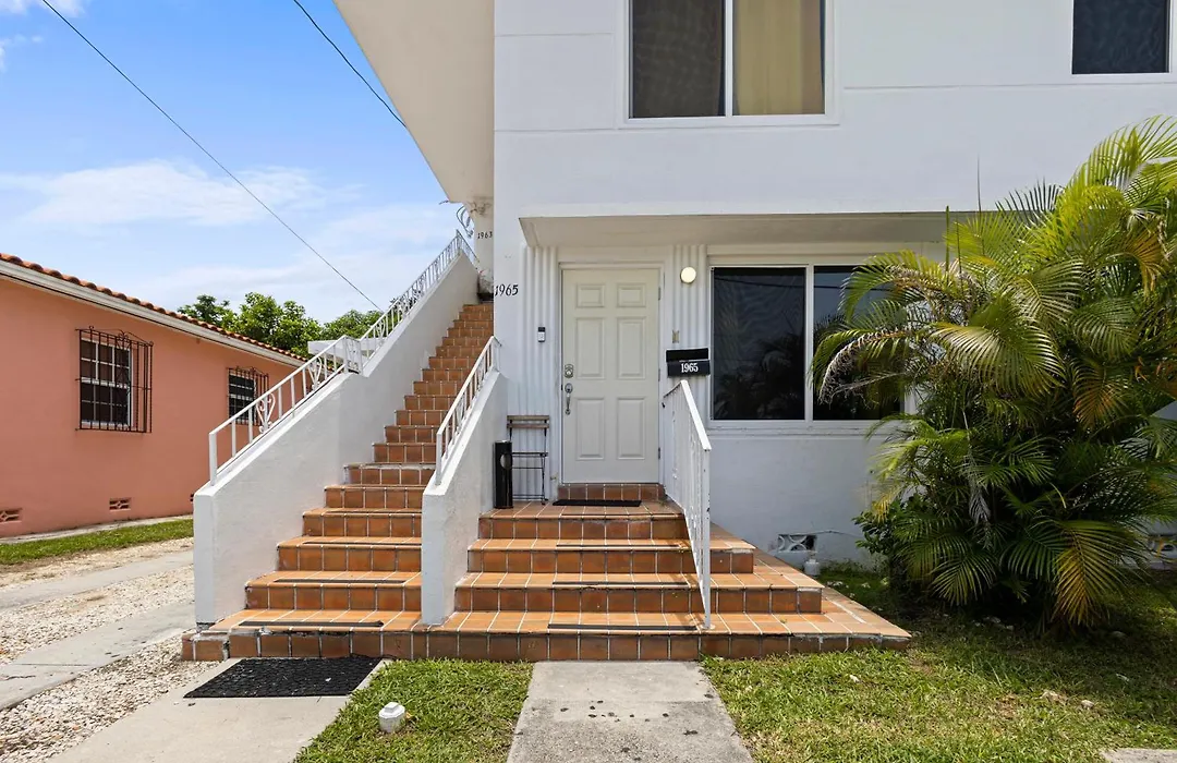 Enchanting Cozy Apartment 10 Min Away From Airport, Calle 8, Brickell, Coral Gables, The Beach And More!-1