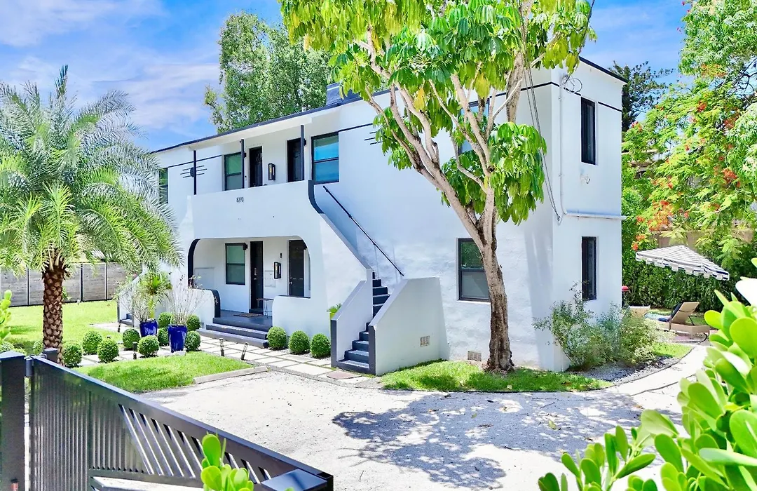 3 Seasons At The Carrington 3 Two Bedroom 1 Bath Apts -6 Bedrooms 3 Bathrooms And 3 Bedroom 2 Bathroom Villa-1