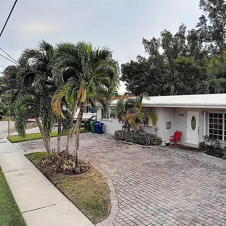 Pool House-2