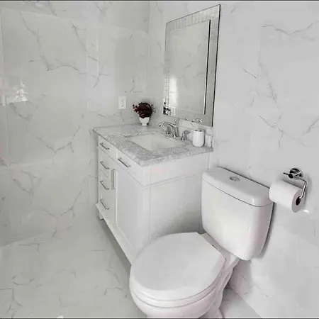Gorgeous Room With Private Entrance And Free Parking-3