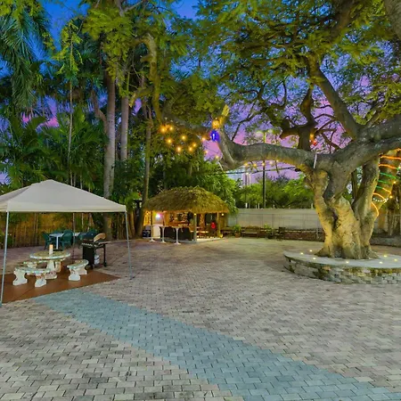 Little Havana Retreat - Newly Remodeled Villa By Loan Depot Stadium!-3
