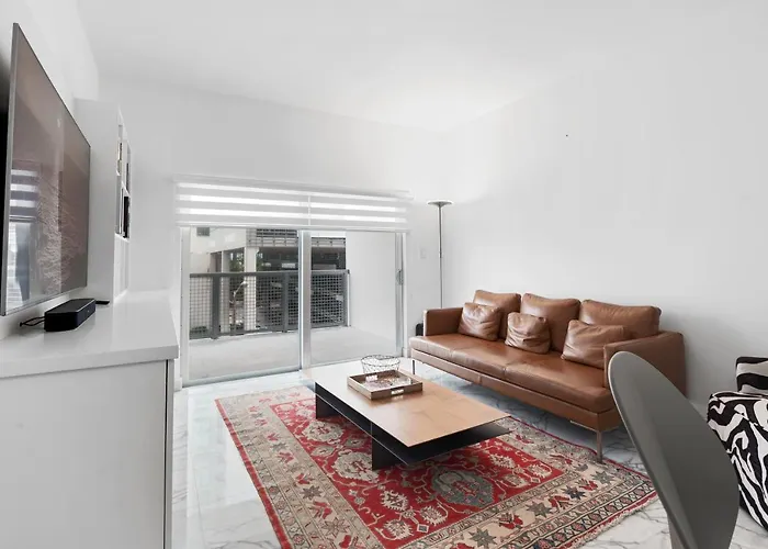 Free Parking-Gorgeous 2 Bedroom Unit-Location Miami