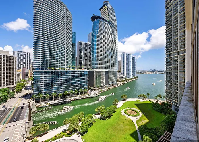 Modern bakery and coffee shop in Brickell