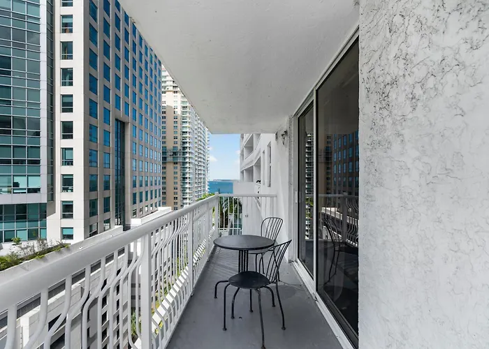 Luxurious 3Br Condo With Pool In Brickell Miami